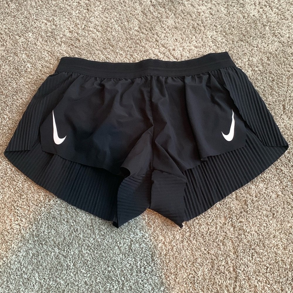 Women’s Nike Aeroswift shorts in black